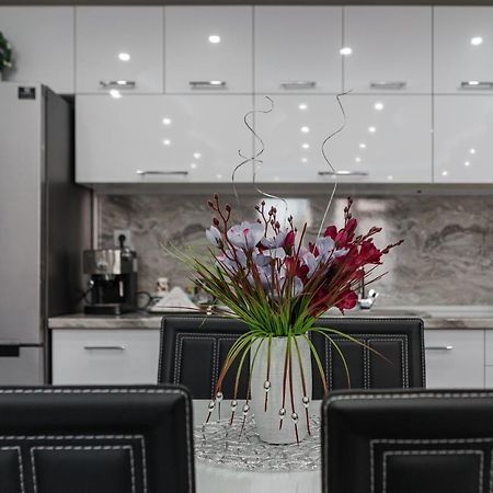City Apartments - A Brand New Luxury & Comfy 2 Azenograd Kültér fotó