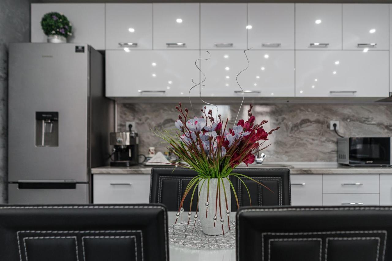 City Apartments - A Brand New Luxury & Comfy 2 Azenograd Kültér fotó